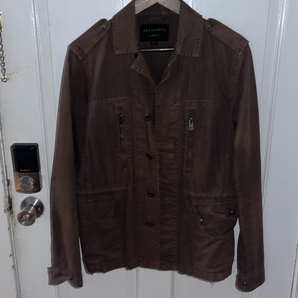 Amazing jacket fits like a small / medium